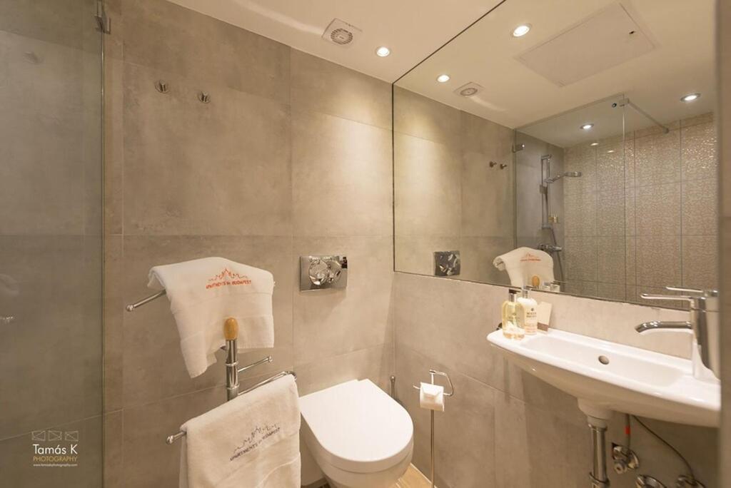 Bpr The Golden Astoria With Balcony And A/C Apartment Budapest Exterior photo